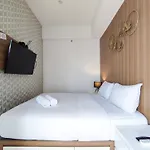 Fancy And Nice 1Br With Extra Room At Amartha View Apartment By Travelio