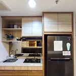 Fancy And Nice 1Br With Extra Room At Amartha View Apartment By Travelio
