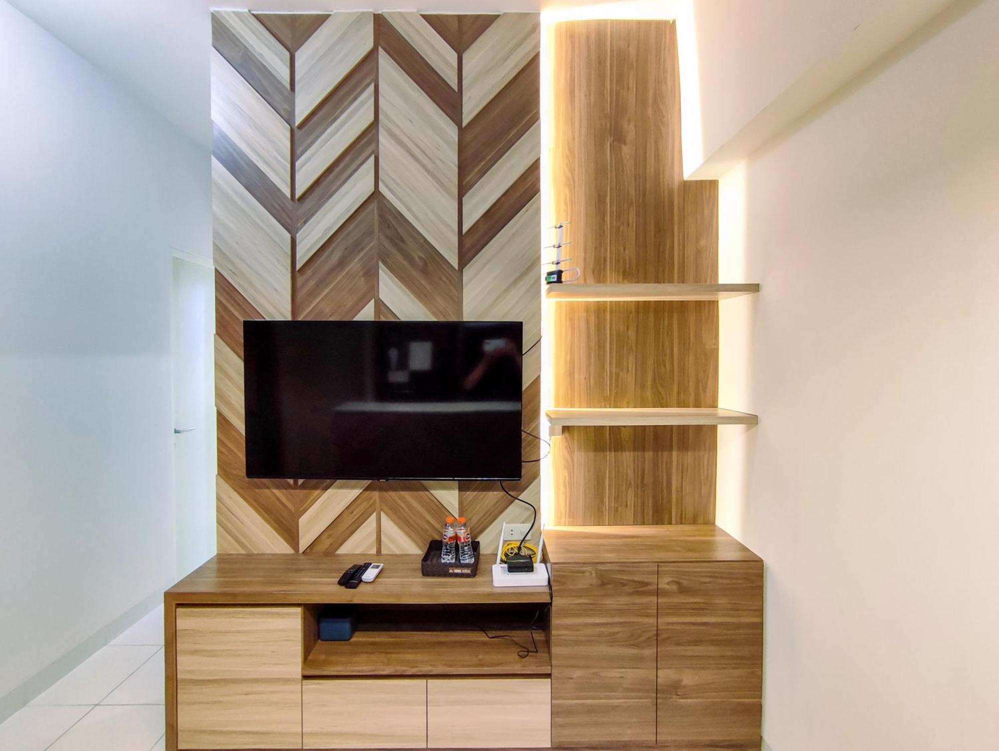 Fancy And 1br With Extra At Amartha View By Travelio * Semarang
