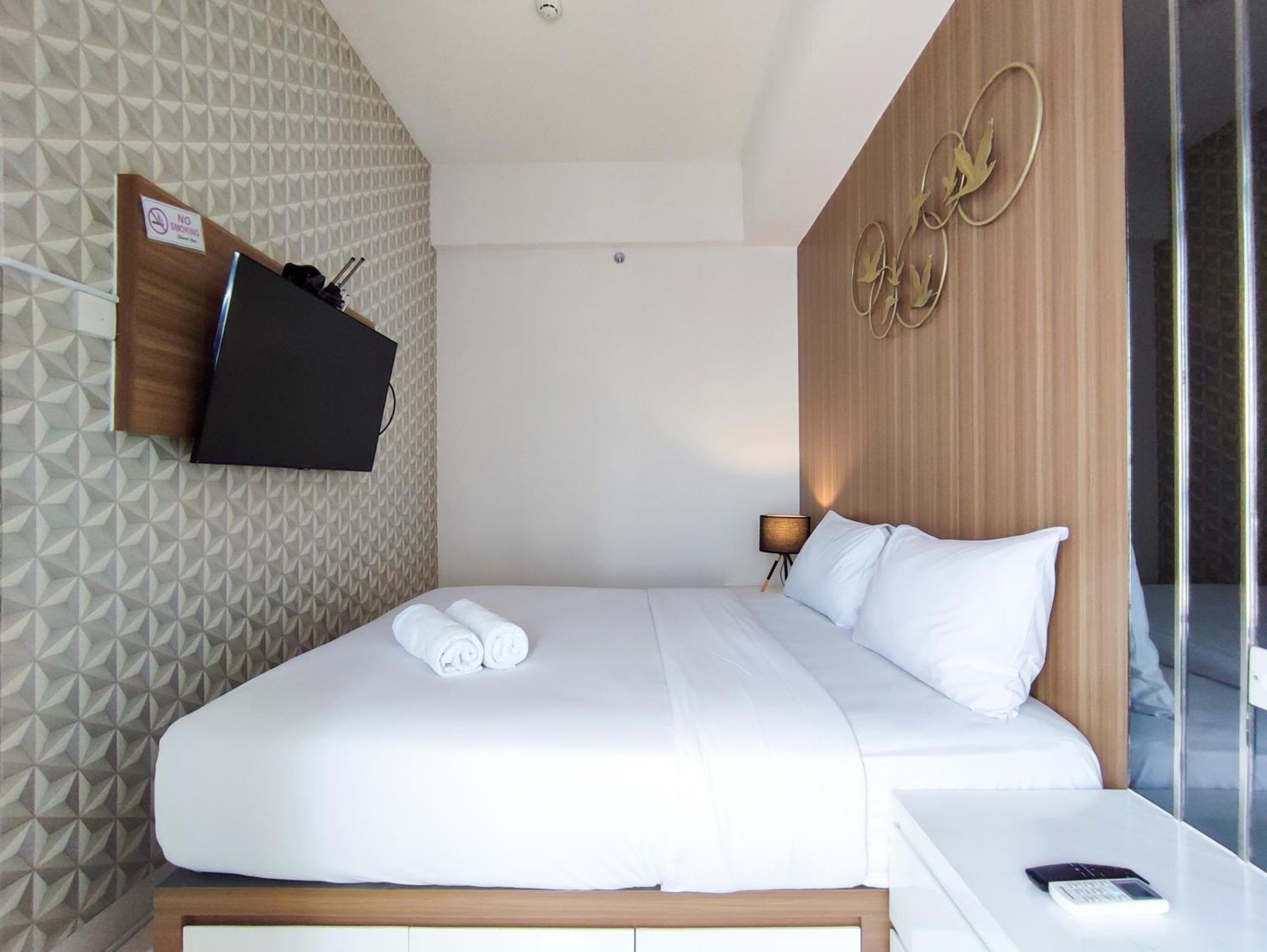 Fancy And 1br With Extra At Amartha View By Travelio Semarang
