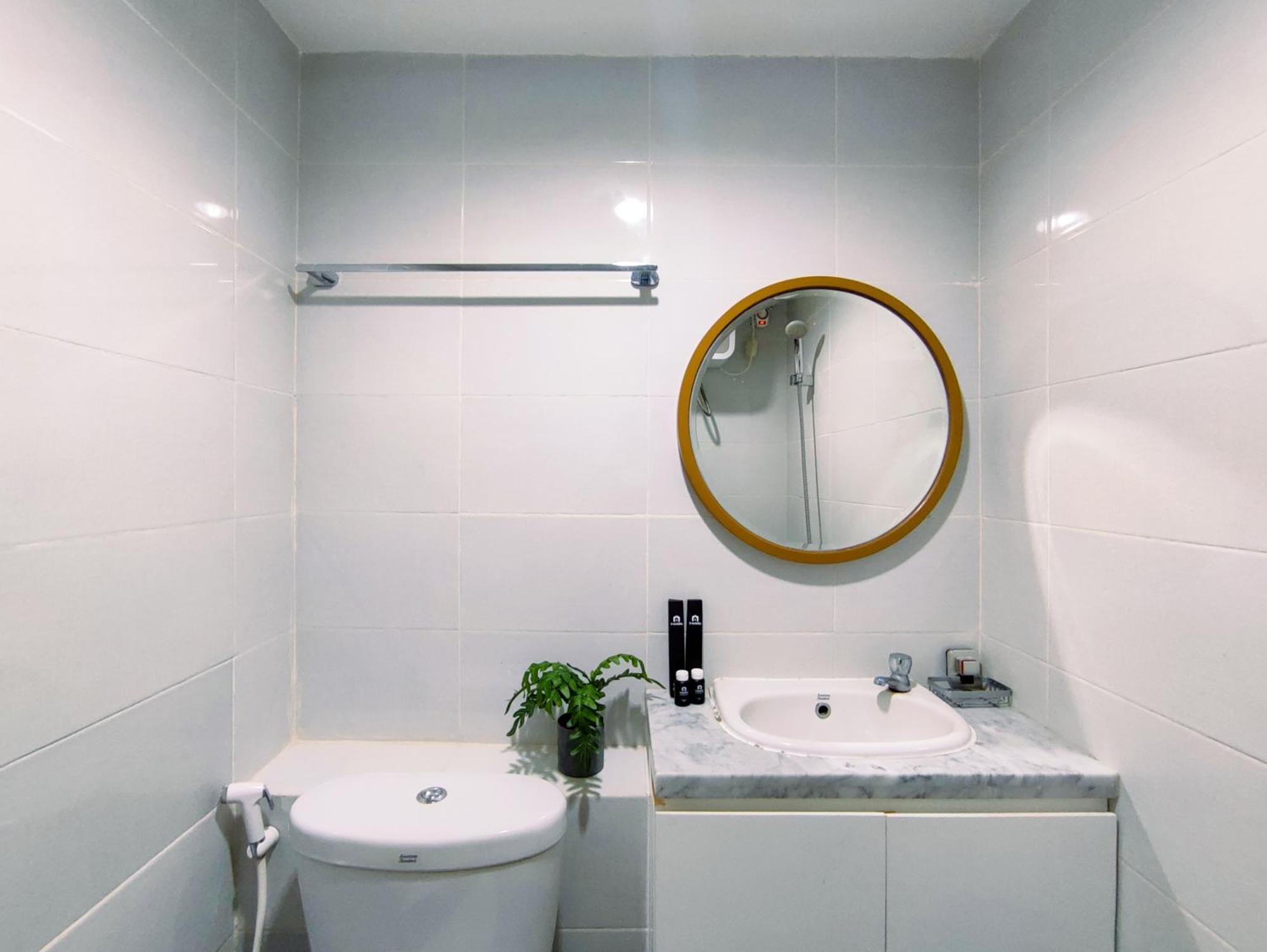 Fancy And 1br With Extra At Amartha View By Travelio Apartemen