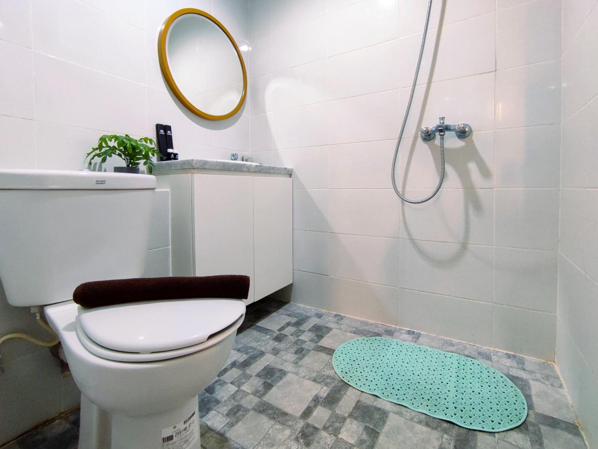 Fancy And 1br With Extra At Amartha View By Travelio * Semarang